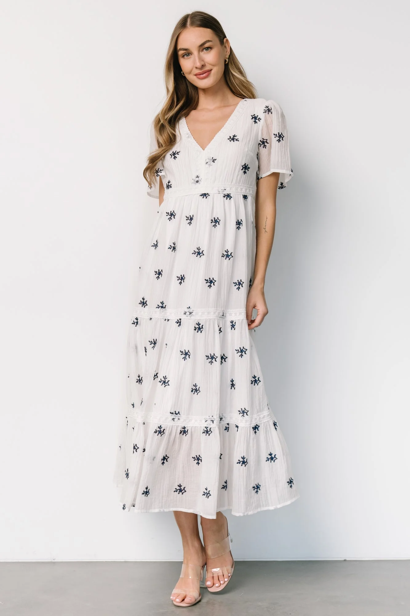 Jesenia Embroidered Dress | Off White + Navy - Meetpaco