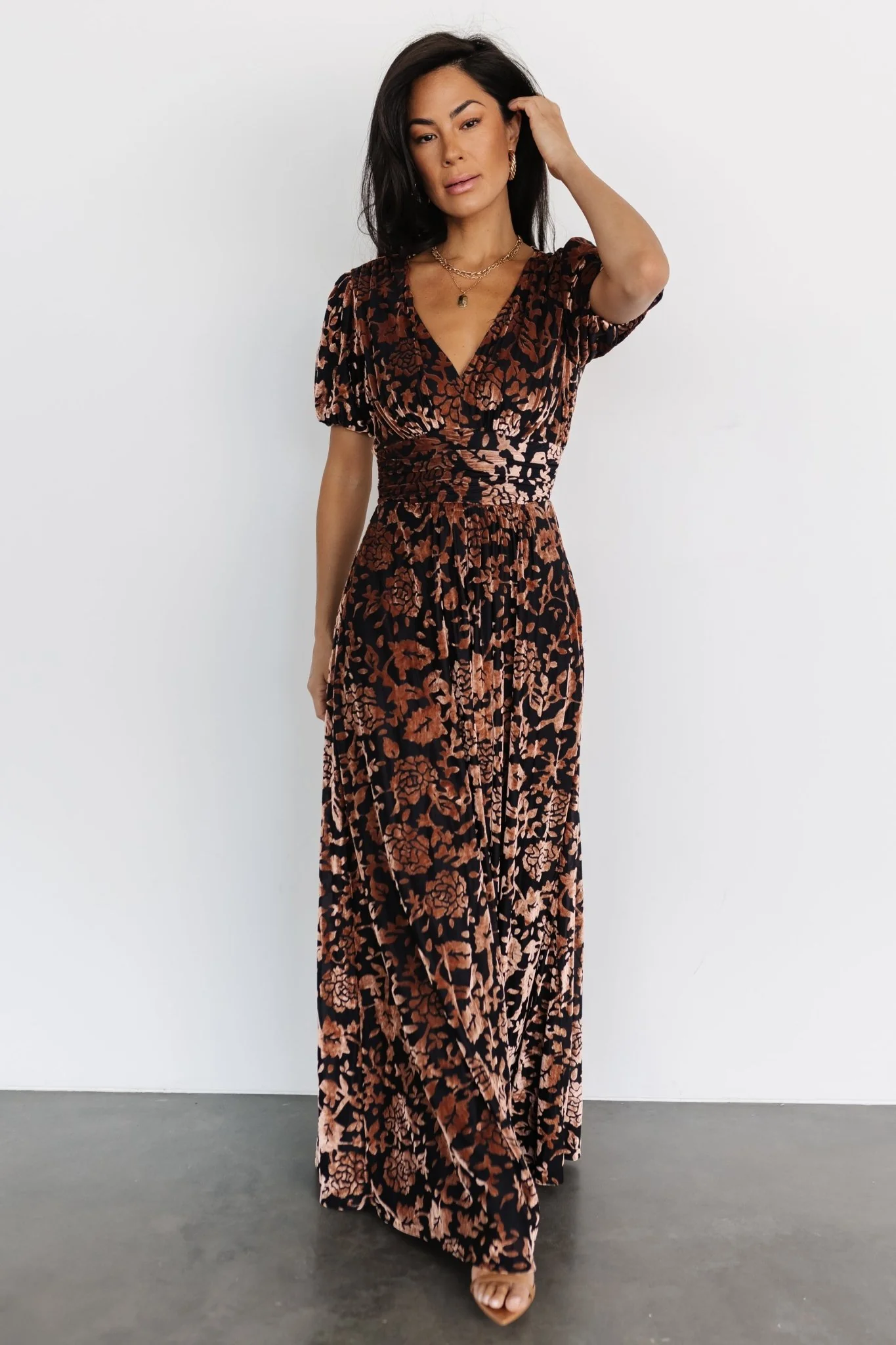 Leslie Velvet Maxi Dress | Black + Bronze - Meetpaco