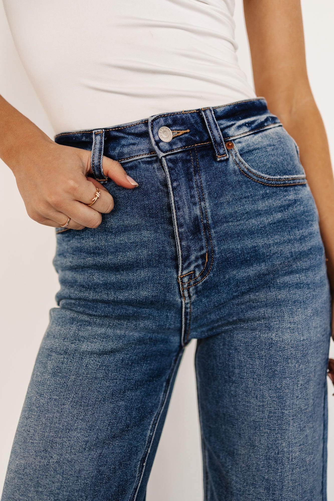 Kirby High Rise Wide Leg Jeans | Medium Wash - Meetpaco