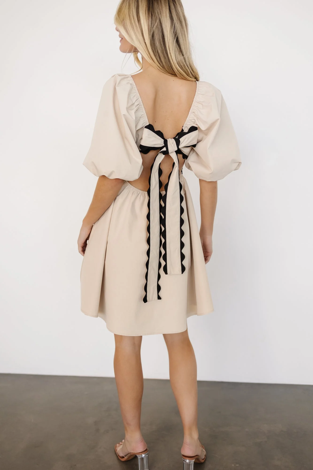 Cecelia Short Dress | Sand - Meetpaco