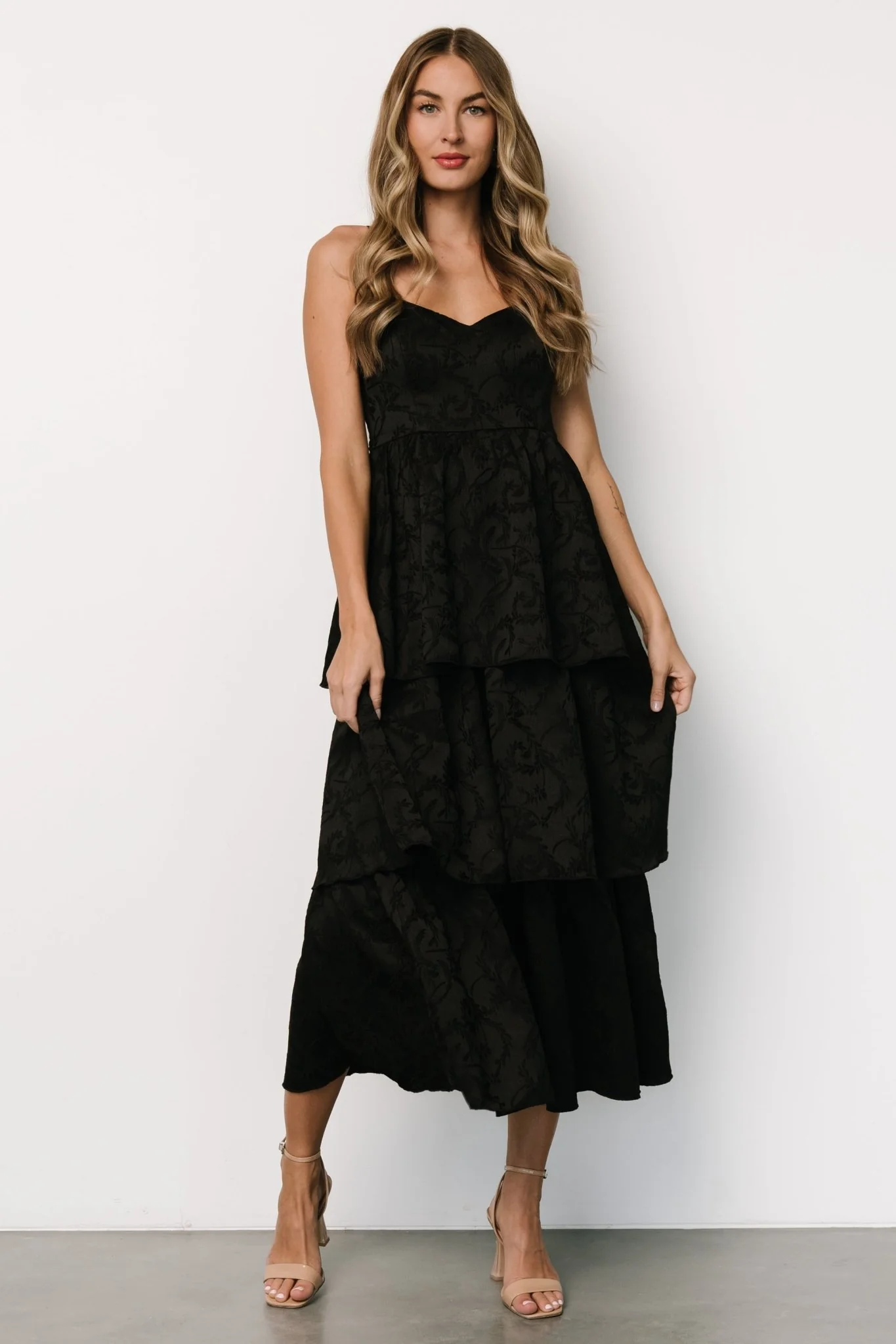 Violetta Embossed Tiered Dress | Black - Meetpaco