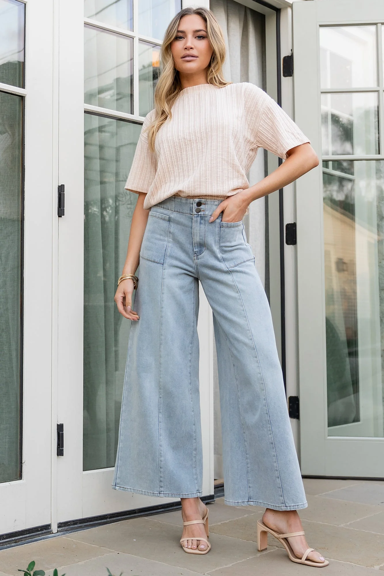 Emmi Mid Rise Wide Leg Jeans | Light Wash - Meetpaco