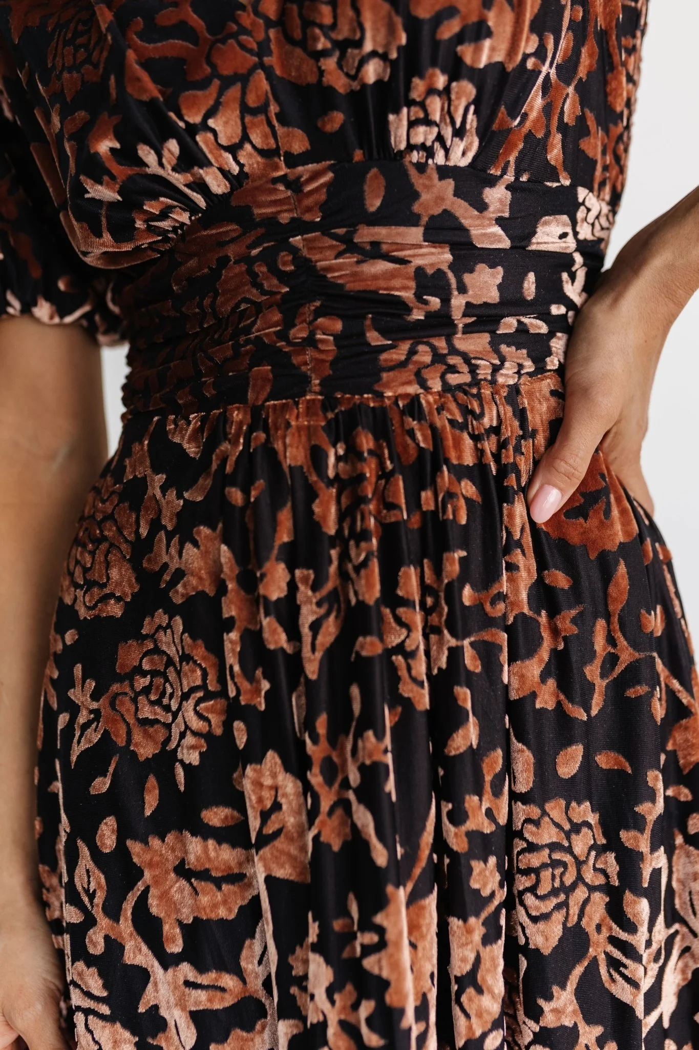 Leslie Velvet Maxi Dress | Black + Bronze - Meetpaco